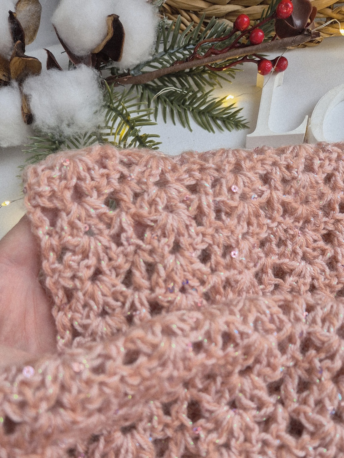 Fular Infinity Blush Sparkle  Lână, Acril și Paiete Elegante - îmbrăcăminte și modă - eșarfe, pălării, fularuri - șaluri - Artynos.ro