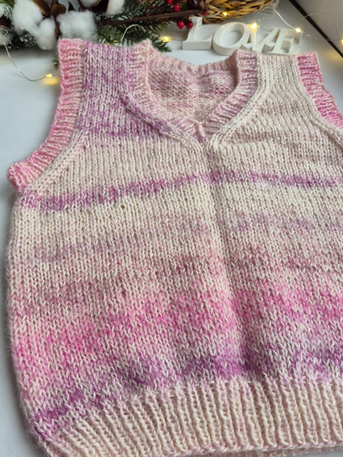 Vestă Tricotată V-Neck Pastel Dream  Căldură Pufoasă și Stil Retro - îmbrăcăminte și modă - haine damă - vestă femei - Artynos.ro