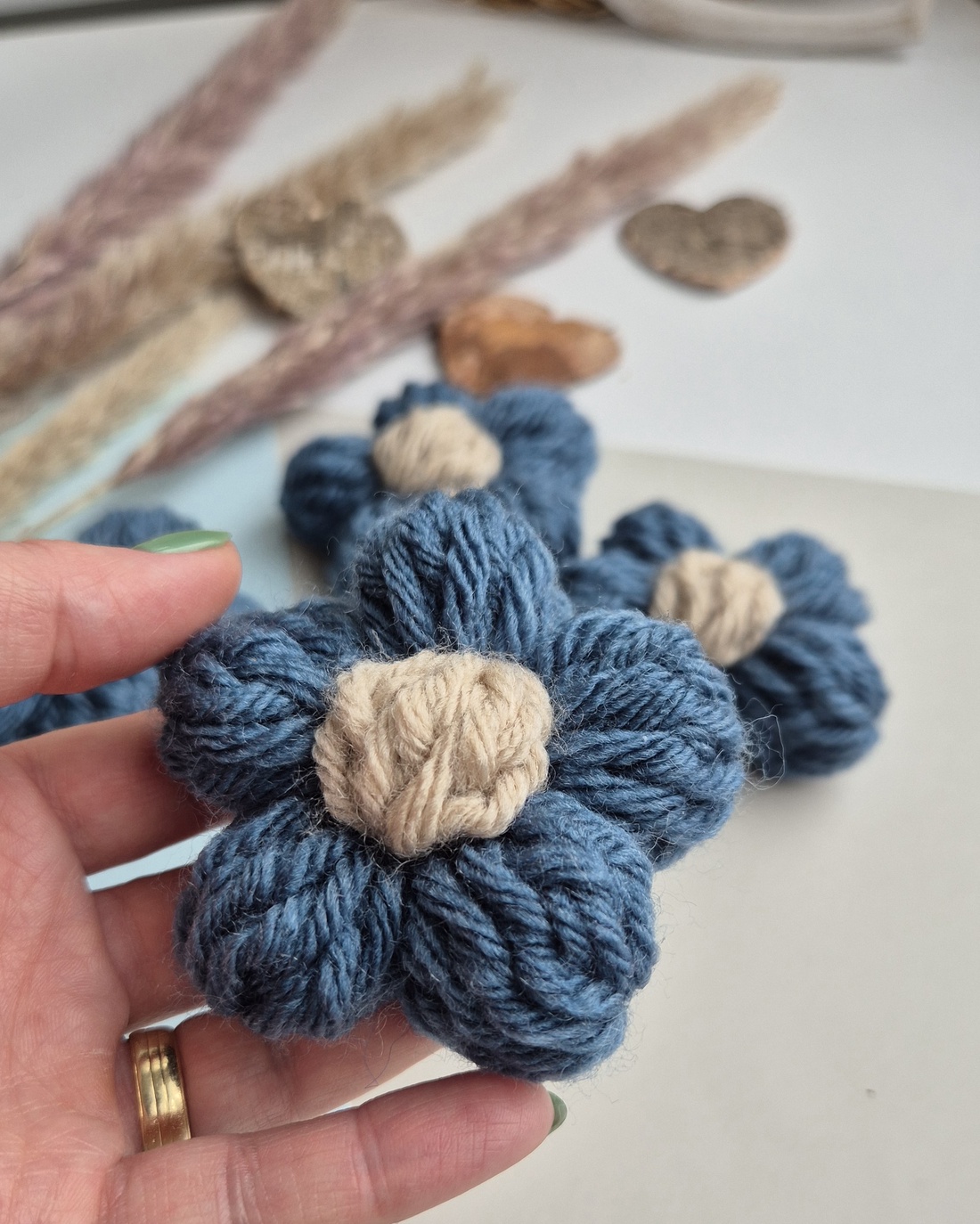 Mărțișor Handmade Tip Broșă � Flower Power Teal Sand - bijuterii - broșe - Artynos.ro