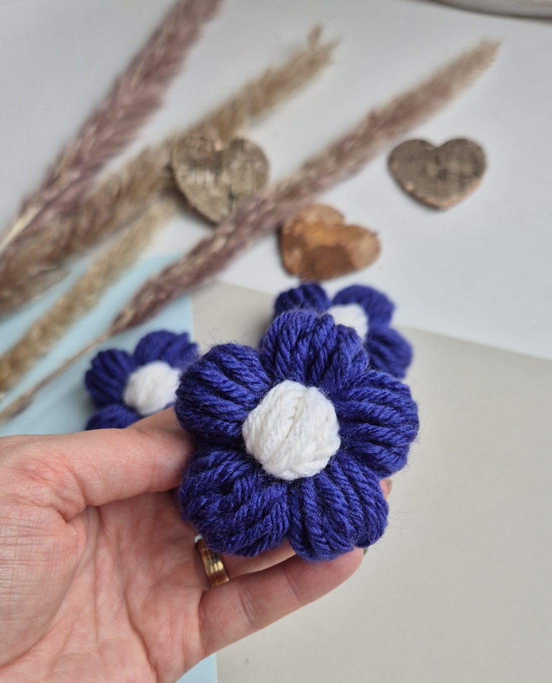 Mărțișor Handmade Tip Broșă � Flower Power Royal Blue  - bijuterii - broșe - Artynos.ro