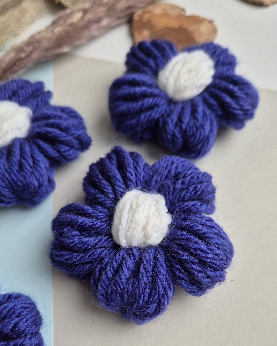 Mărțișor Handmade Tip Broșă � Flower Power Royal Blue  - bijuterii - broșe - Artynos.ro