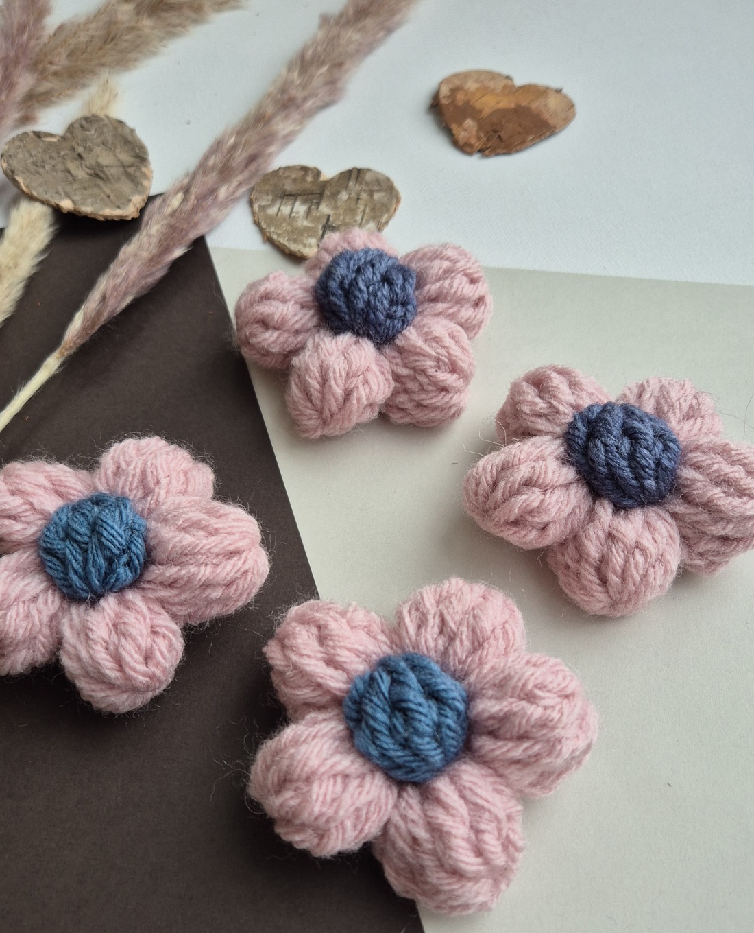 Mărțișor Handmade Tip Broșă � Flower Power Pink and Denim Blue - bijuterii - broșe - Artynos.ro