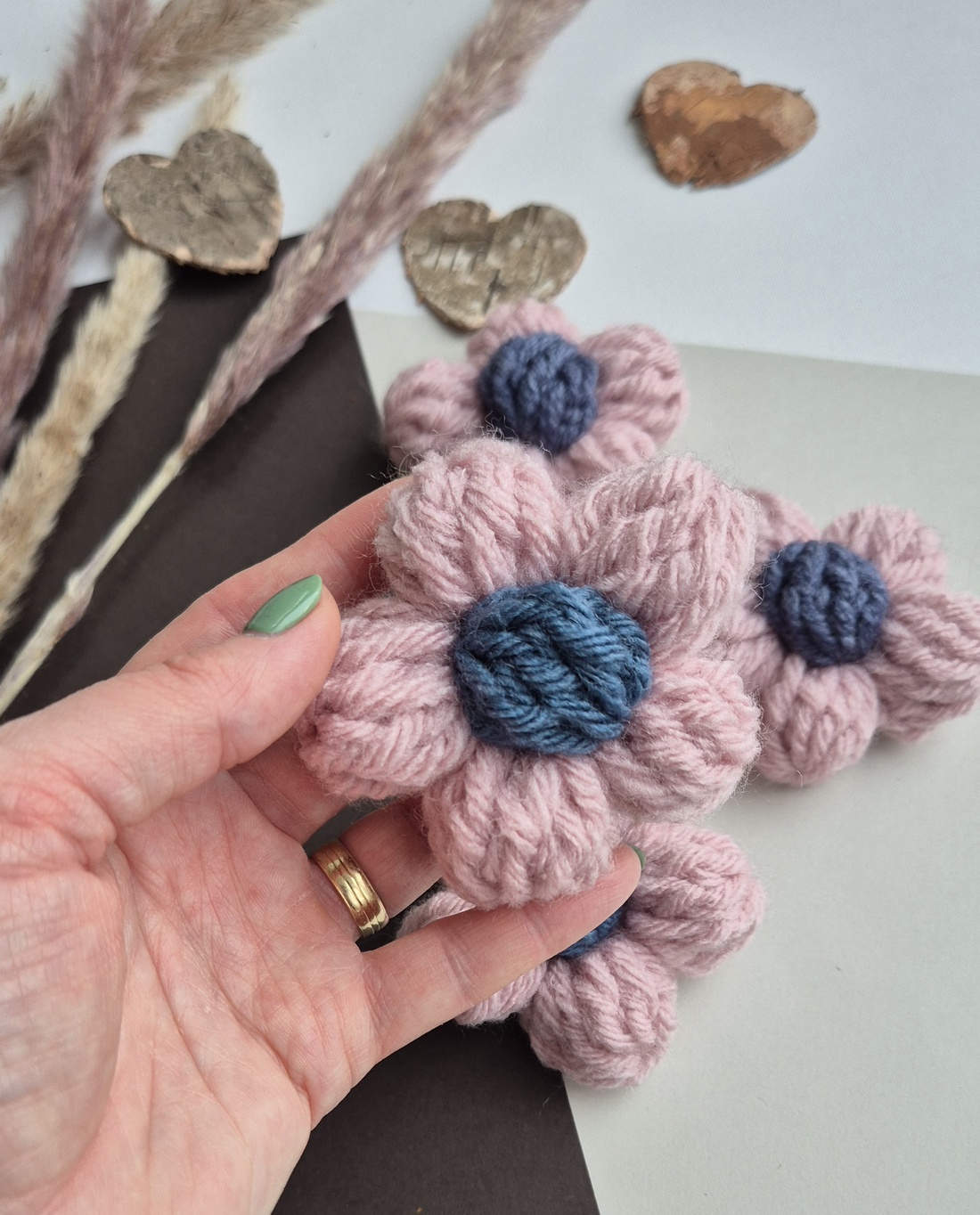 Mărțișor Handmade Tip Broșă � Flower Power Pink and Denim Blue - bijuterii - broșe - Artynos.ro