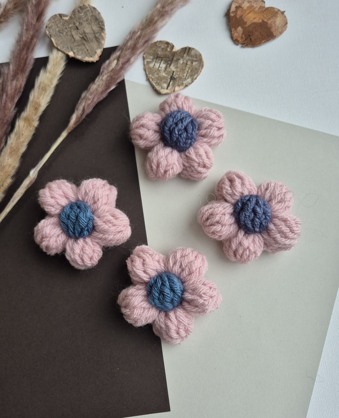 Mărțișor Handmade Tip Broșă � Flower Power Pink and Denim Blue - bijuterii - broșe - Artynos.ro