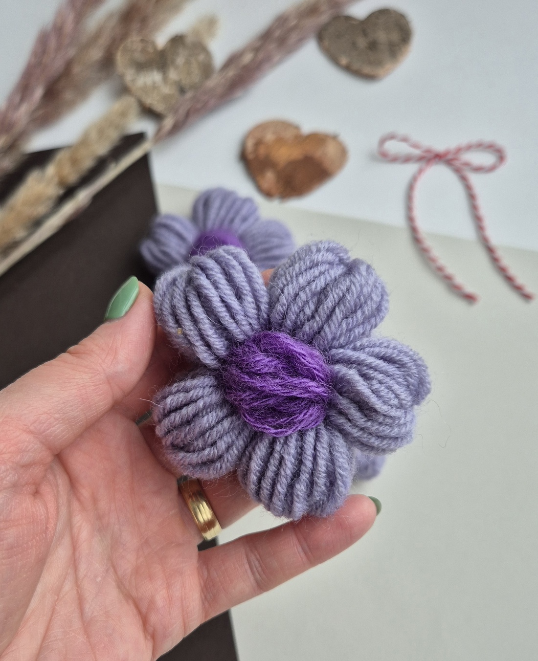 Mărțișor Handmade Tip Broșă � Flower Power Purple - bijuterii - broșe - Artynos.ro