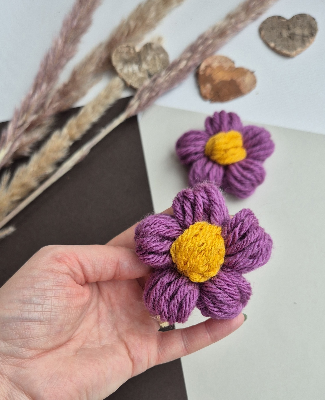 Mărțișor Handmade Tip Broșă � Flower Power Magenta si Galben Solar - bijuterii - broșe - Artynos.ro