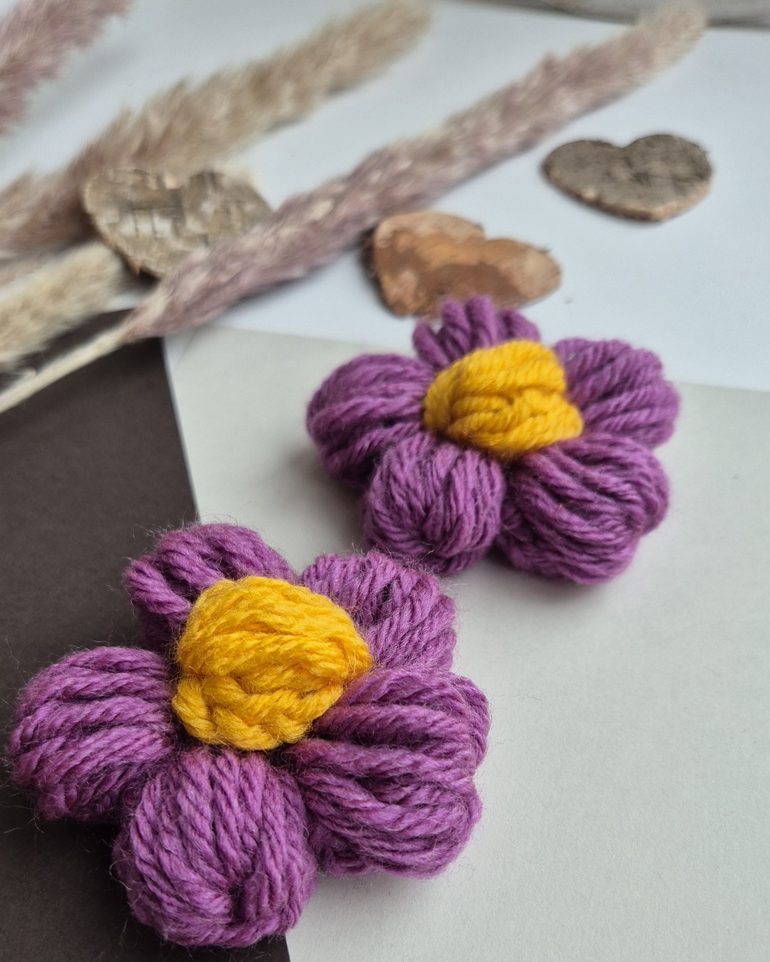 Mărțișor Handmade Tip Broșă � Flower Power Magenta si Galben Solar - bijuterii - broșe - Artynos.ro