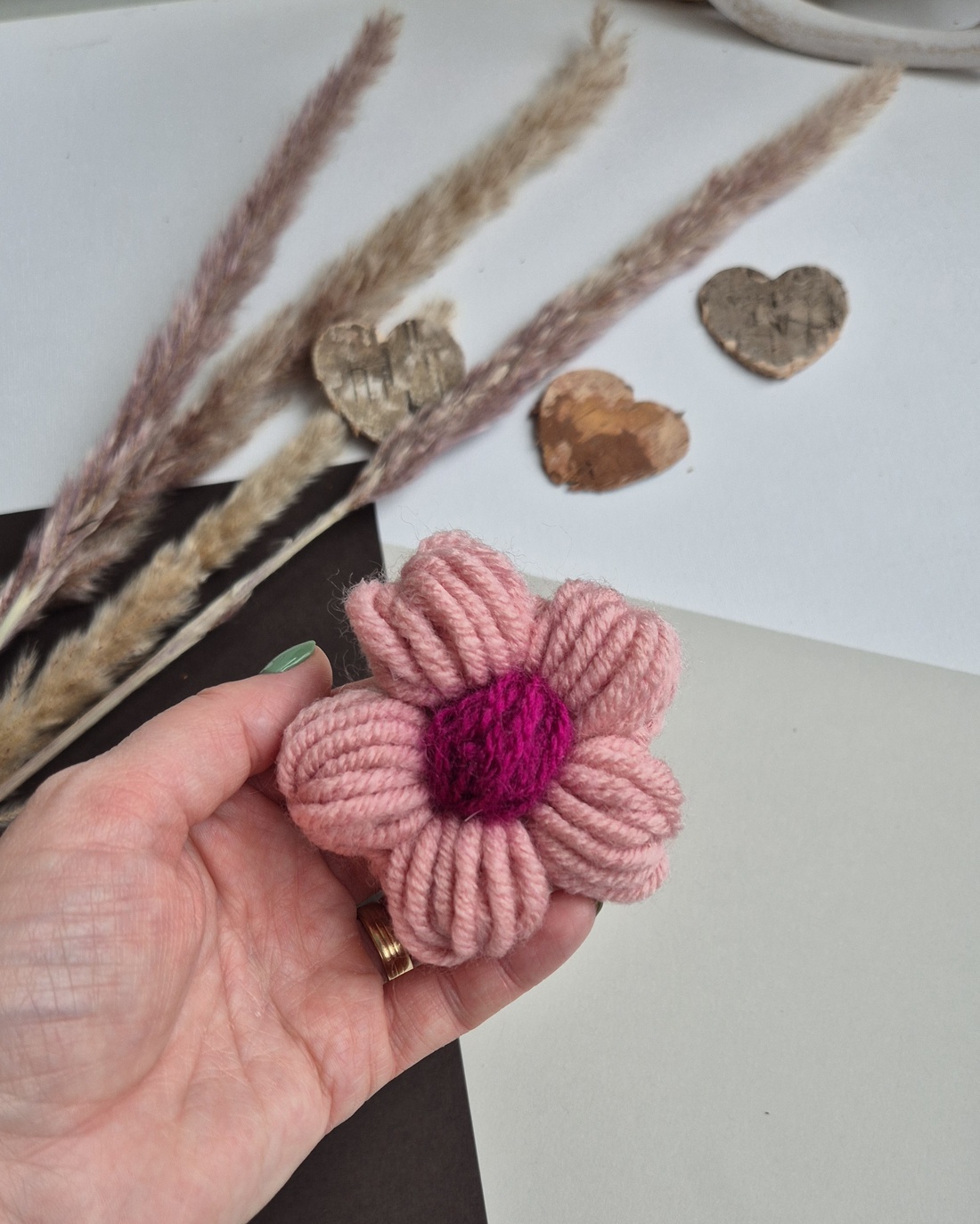 Mărțișor Handmade Tip Broșă � Flower Power Magenta Dust Pink - bijuterii - broșe - Artynos.ro