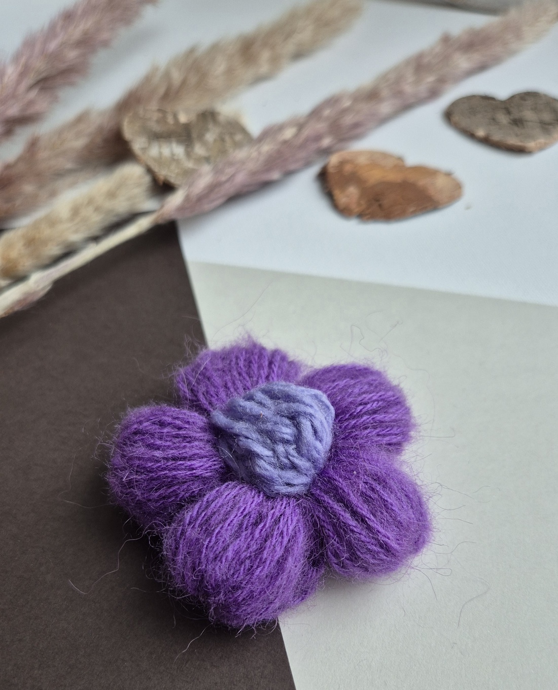 Mărțișor Handmade Tip Broșă � Flower Power Purple - bijuterii - broșe - Artynos.ro