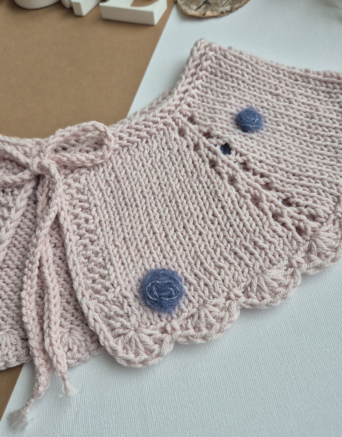 Guler Între rânduri - brodat cu trandafiri - îmbrăcăminte și modă - haine damă - bluze damă - Artynos.ro