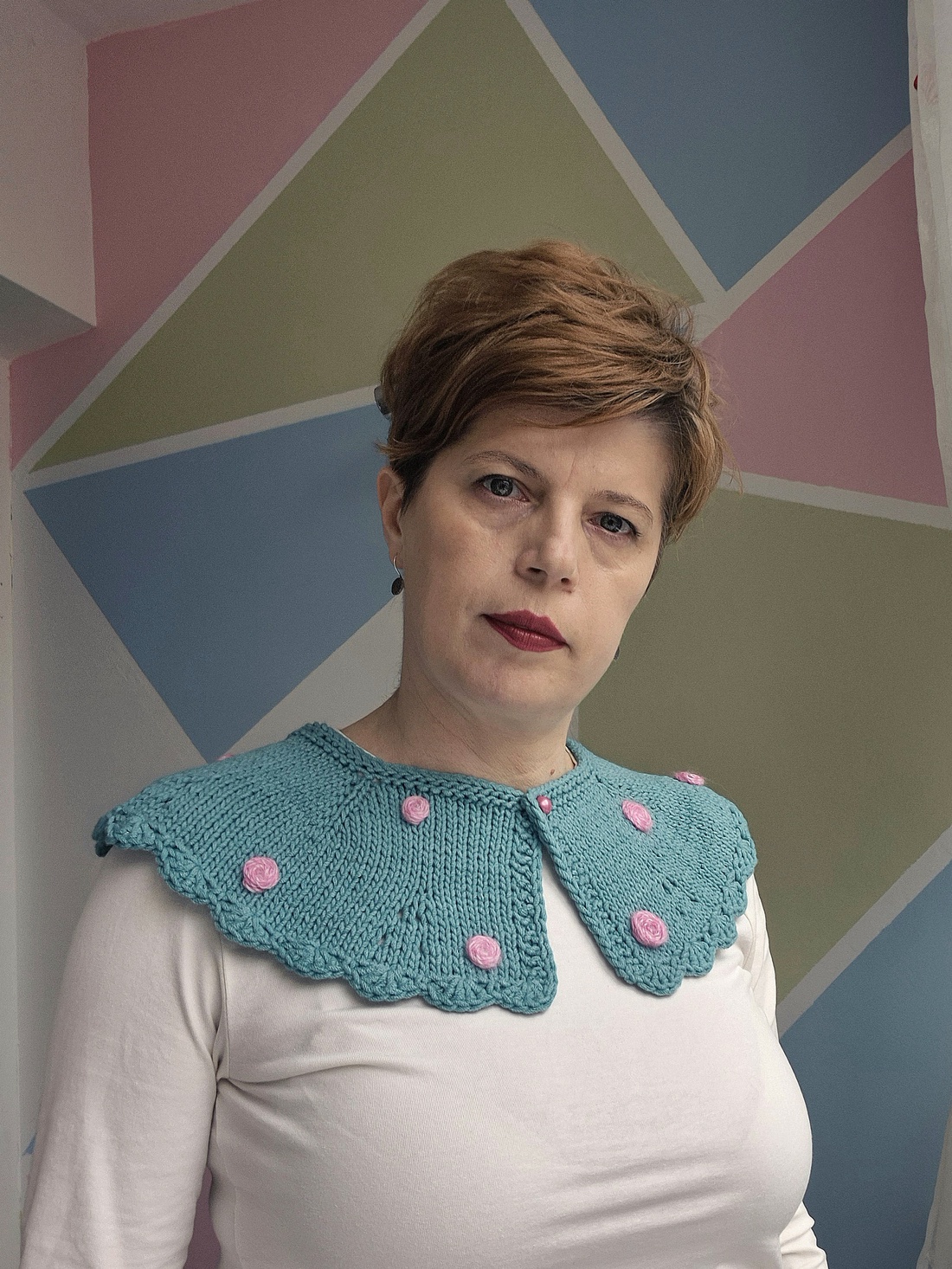 Guler Între rânduri - brodat cu trandafiri - îmbrăcăminte și modă - haine damă - bluze damă - Artynos.ro