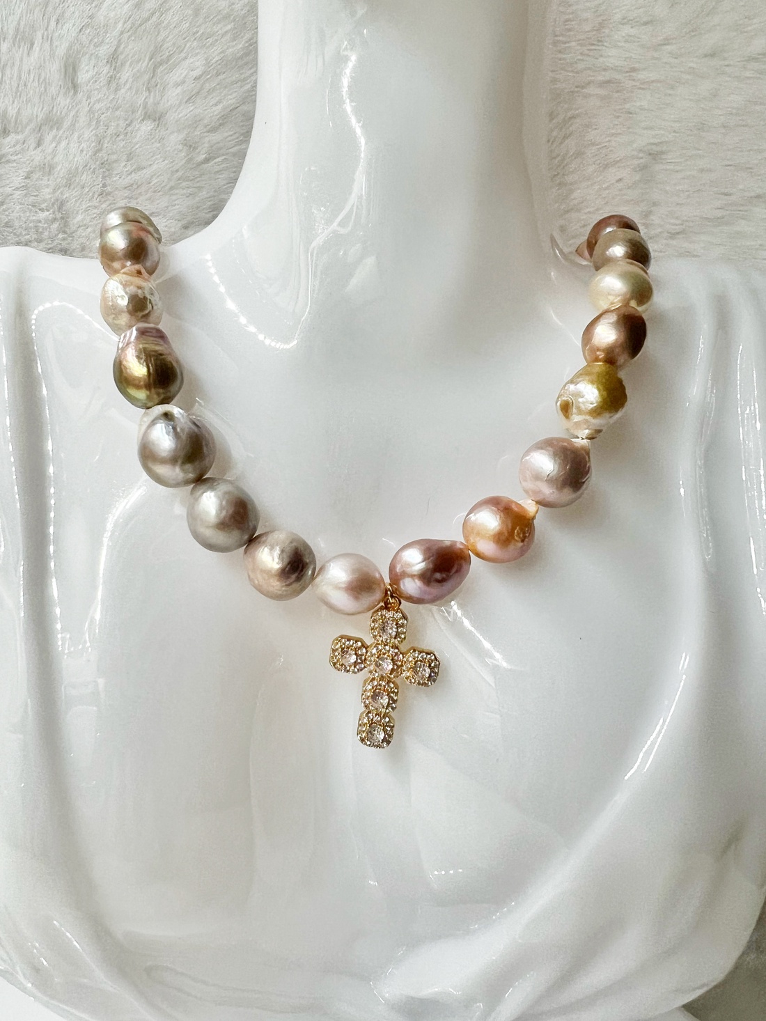 Colier handmade cu perle naturale de cultură - bijuterii - coliere - coliere de perle - Artynos.ro Colier handmade cu perle naturale de cultură - bijuterii - coliere - coliere de perle - Artynos.ro