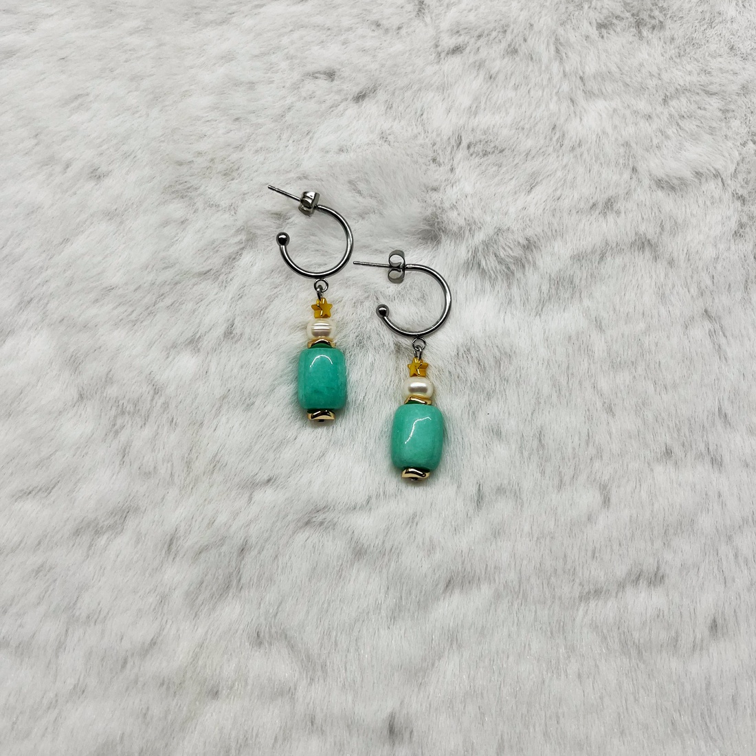 Cercei handmade jad si perle - bijuterii - cercei - cercei agățați - Artynos.ro Cercei handmade jad si perle - bijuterii - cercei - cercei agățați - Artynos.ro