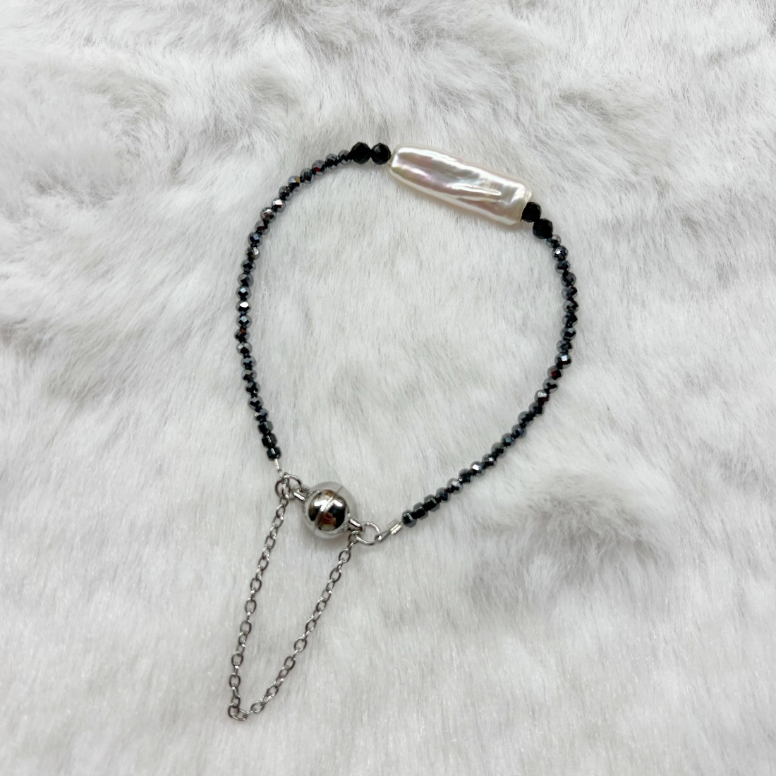 Bratara handmade cu perla baroc si pietre semiprețioase - bijuterii - brățări - brățară cu mărgele - Artynos.ro Bratara handmade cu perla baroc si pietre semiprețioase - bijuterii - brățări - brățară cu mărgele - Artynos.ro