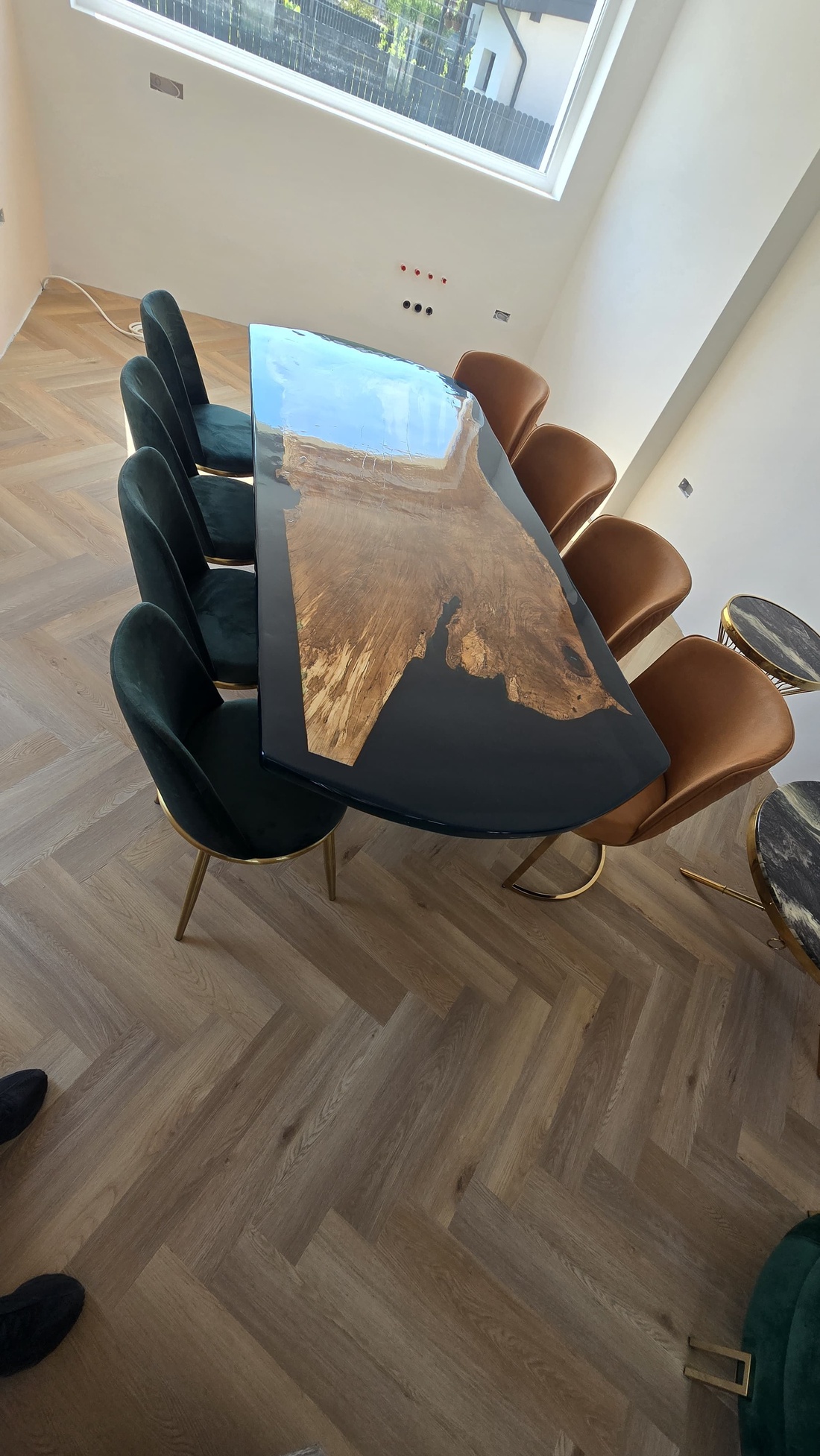 Masă realizată din stejar masiv și rășină epoxidica - casă & stil de viață - echipamente de bucătărie - accesorii de servire - măsuță de servire - Artynos.ro