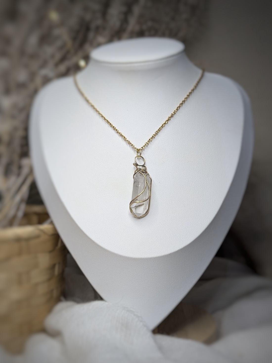 Pandantiv din Alamă și Cuart Alpin Lumen Quartz - bijuterii - coliere - coliere cu pandantive - Artynos.ro Pandantiv din Alamă și Cuart Alpin Lumen Quartz - bijuterii - coliere - coliere cu pandantive - Artynos.ro