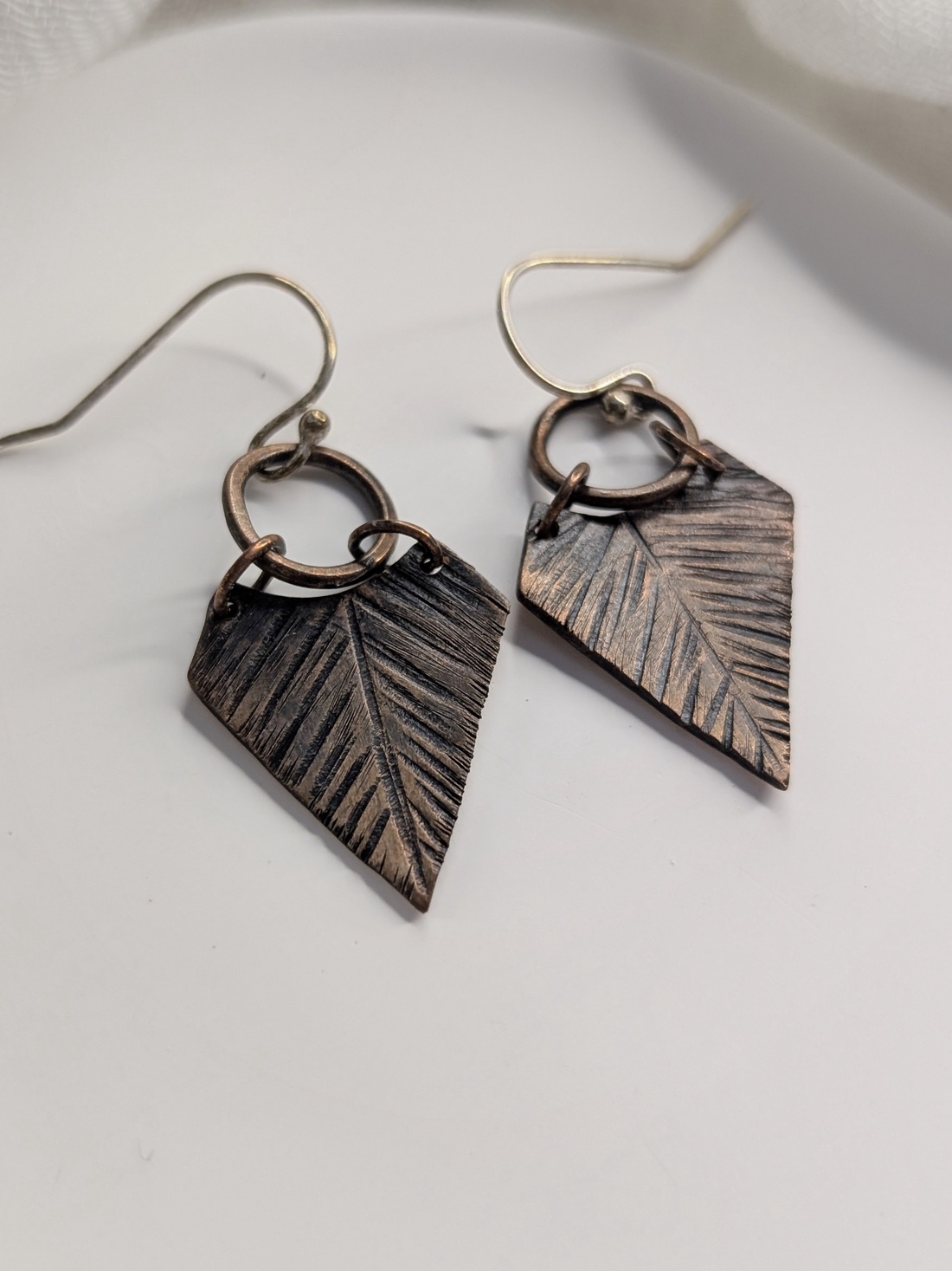 Cercei din Cupru și Argint Copper Leaf - bijuterii - cercei - cercei agățați - Artynos.ro Cercei din Cupru și Argint Copper Leaf - bijuterii - cercei - cercei agățați - Artynos.ro