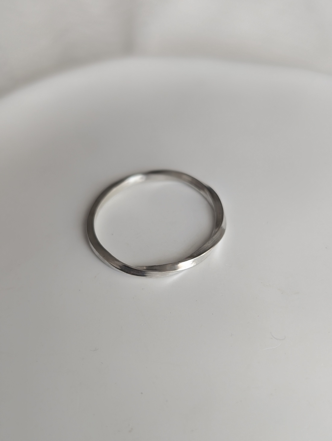 Inel minimalist din argint 'Twist Line' - bijuterii - inele - inele solitaire - Artynos.ro