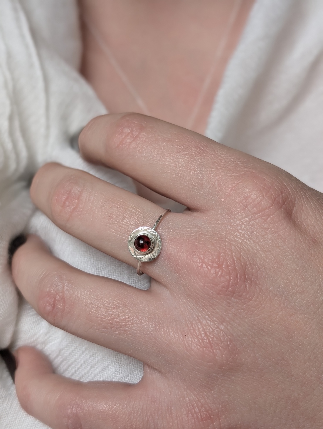 Inel din Argint cu piatra de Granat 'Zephyr' -  - Artynos.ro
