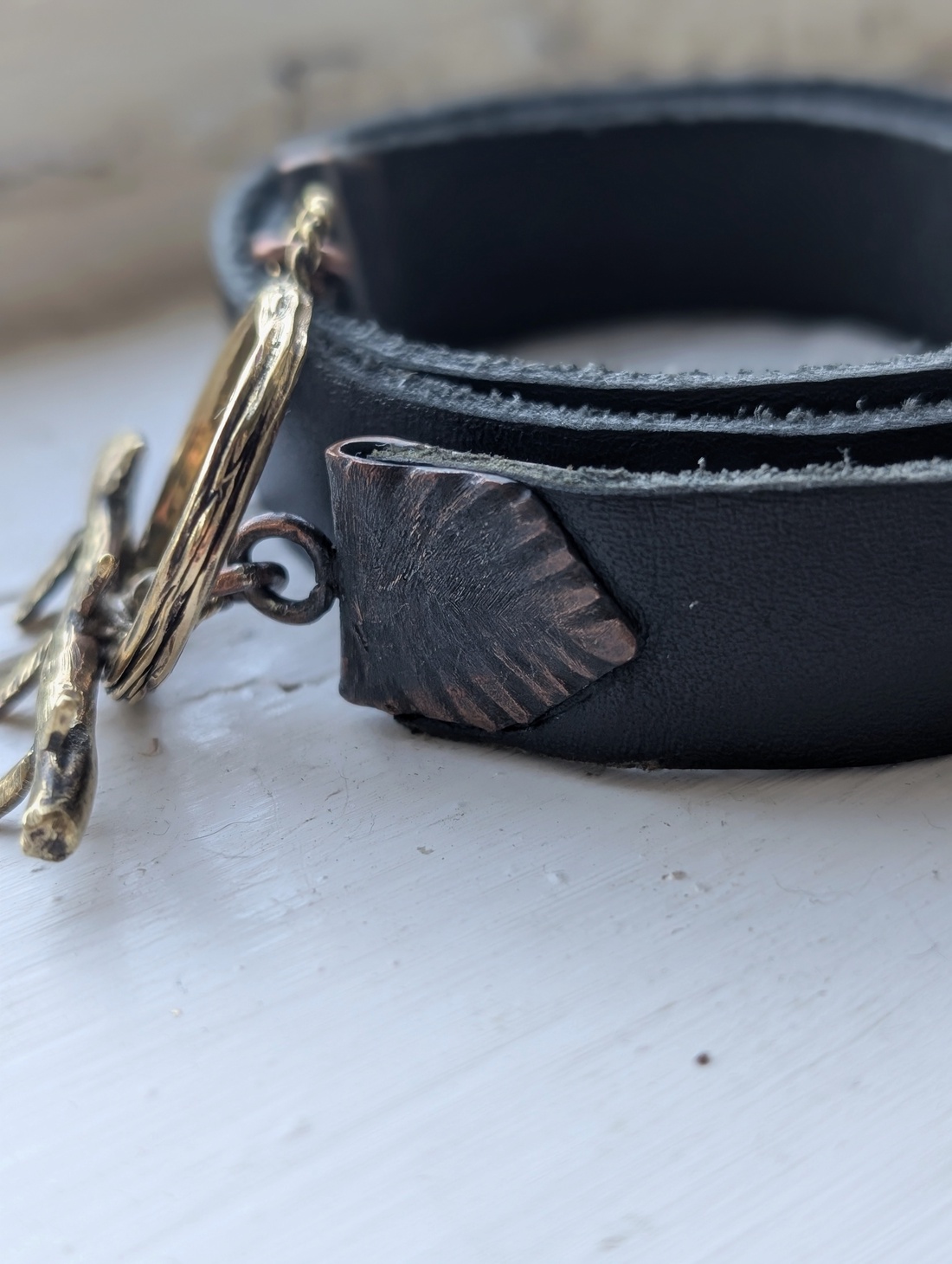 Brățară din piele naturala reciclata, cupru și alama 'Eternal Cycle'  - bijuterii - brățări - brățări din cupru - Artynos.ro Brățară din piele naturala reciclata, cupru și alama 'Eternal Cycle'  - bijuterii - brățări - brățări din cupru - Artynos.ro