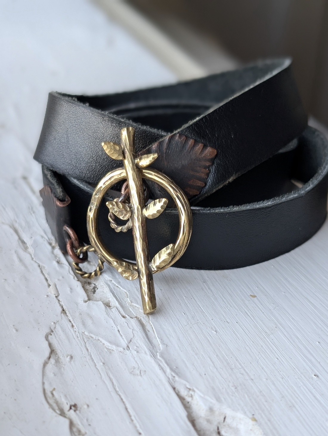 Brățară din piele naturala reciclata, cupru și alama 'Eternal Cycle'  - bijuterii - brățări - brățări din cupru - Artynos.ro Brățară din piele naturala reciclata, cupru și alama 'Eternal Cycle'  - bijuterii - brățări - brățări din cupru - Artynos.ro