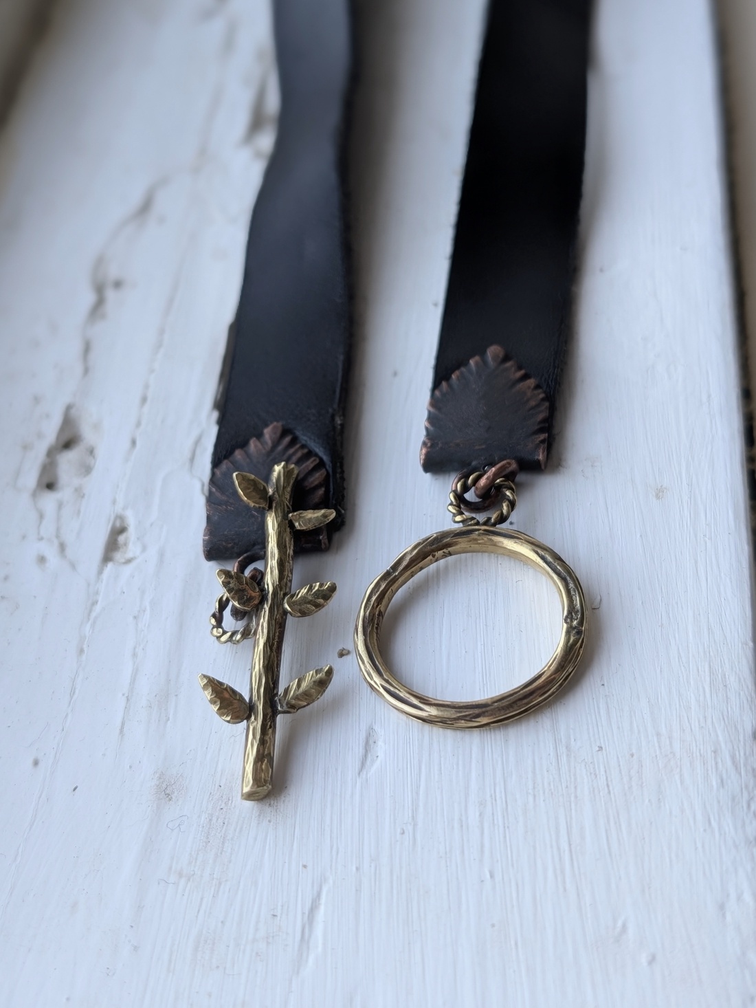 Brățară din piele naturala reciclata, cupru și alama 'Eternal Cycle'  - bijuterii - brățări - brățări din cupru - Artynos.ro Brățară din piele naturala reciclata, cupru și alama 'Eternal Cycle'  - bijuterii - brățări - brățări din cupru - Artynos.ro