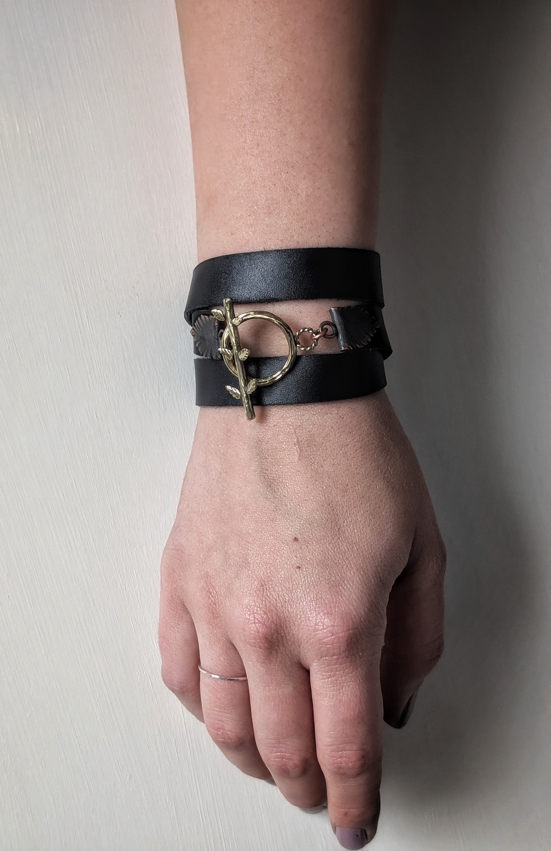 Brățară din piele naturala reciclata, cupru și alama 'Eternal Cycle'  - bijuterii - brățări - brățări din cupru - Artynos.ro Brățară din piele naturala reciclata, cupru și alama 'Eternal Cycle'  - bijuterii - brățări - brățări din cupru - Artynos.ro