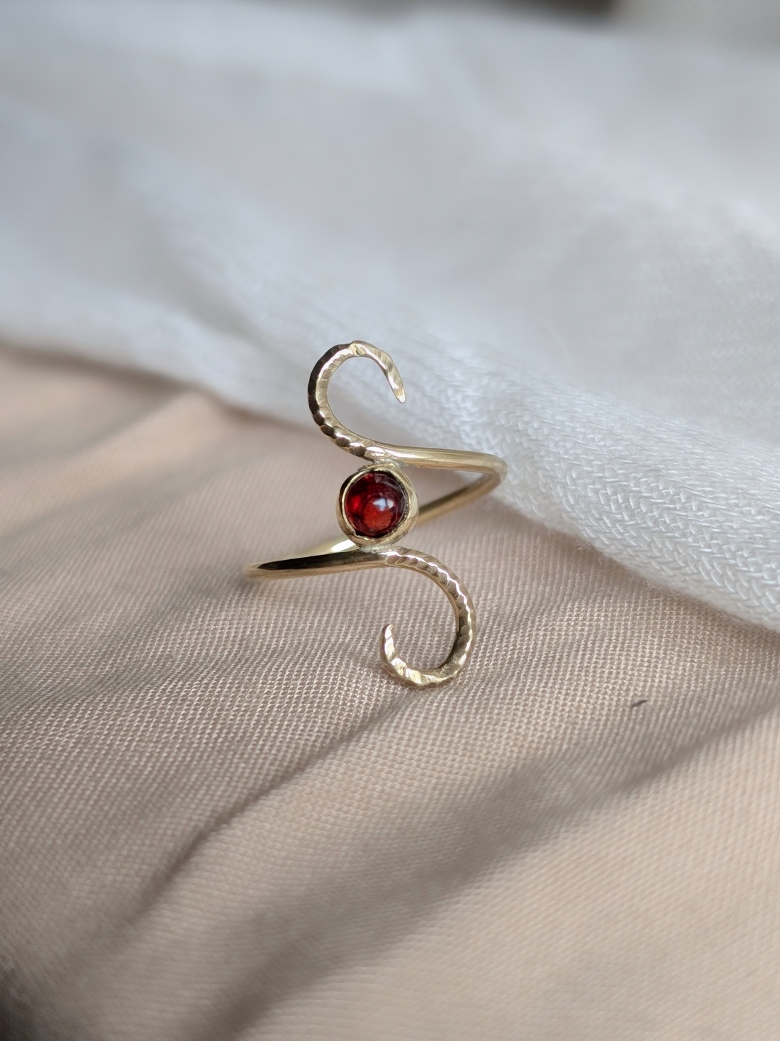 Inel din alama cu granat  - bijuterii - inele - inele cu pietre semiprețioase - Artynos.ro