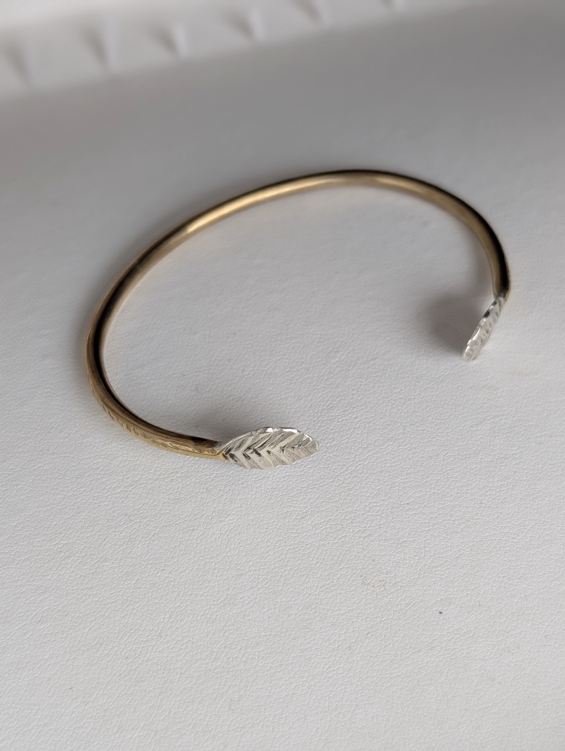 Brățară din alama cu frunze din argint  -  - Artynos.ro