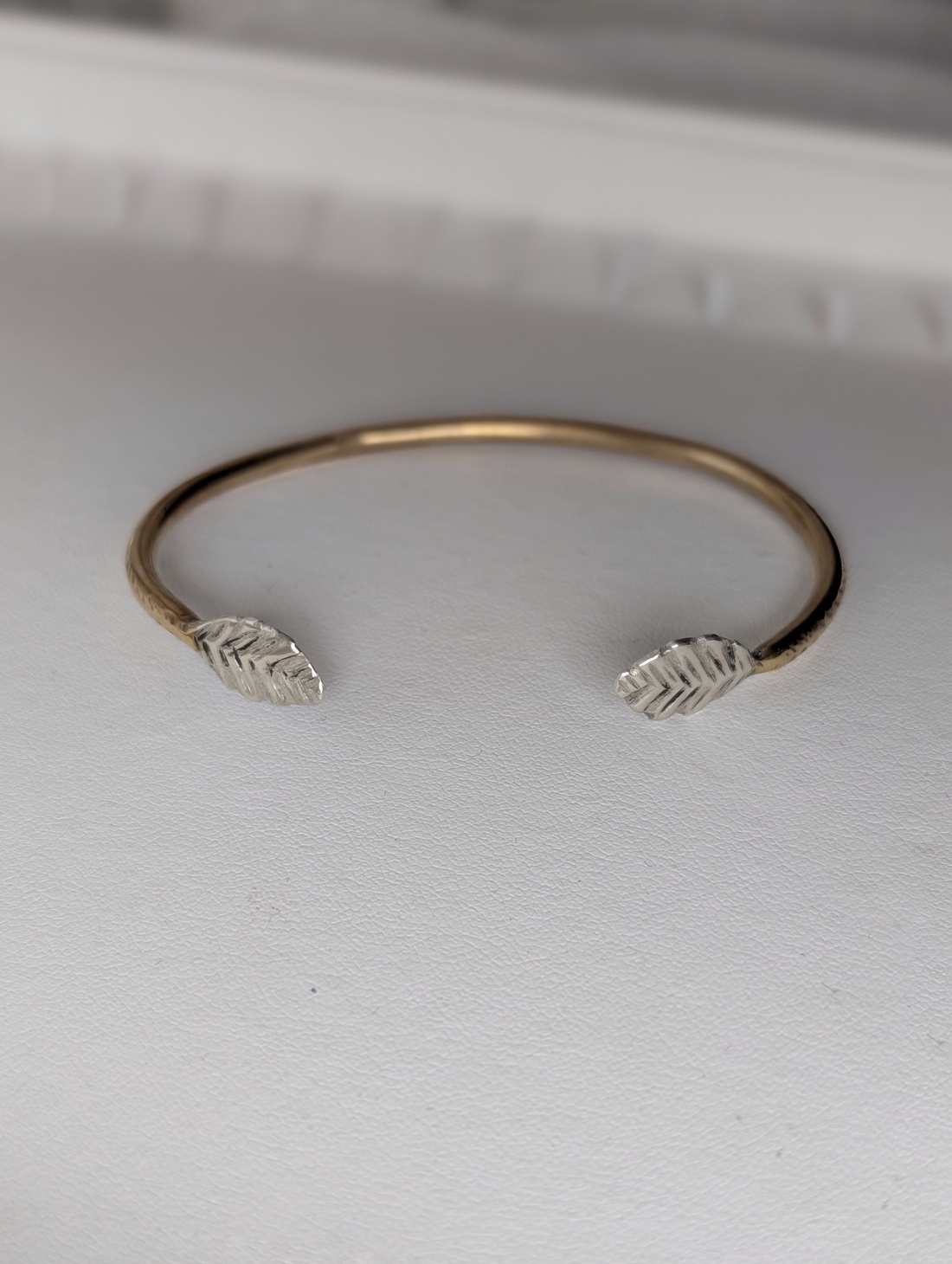 Brățară din alama cu frunze din argint  -  - Artynos.ro