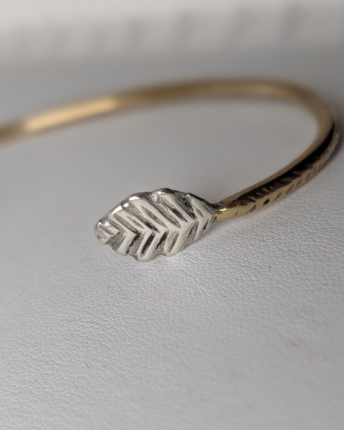 Brățară din alama cu frunze din argint  -  - Artynos.ro