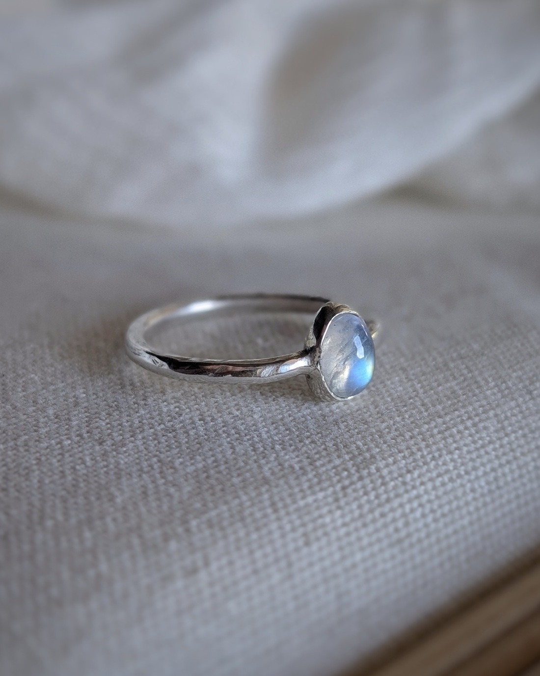 Inel din Argint cu Piatra Lunii Celestial Seed - bijuterii - inele - inele cu pietre semiprețioase - Artynos.ro