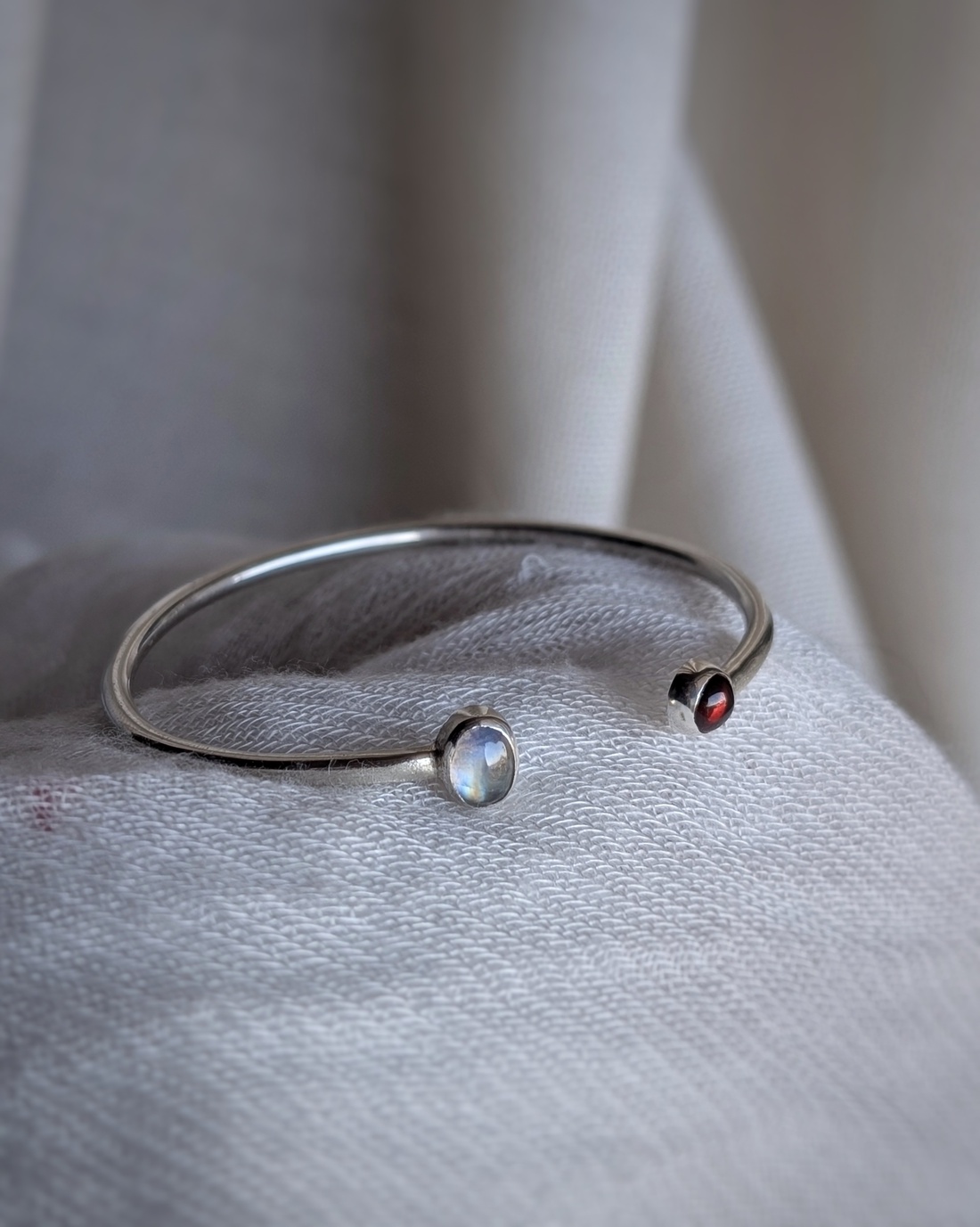 Brățară Reglabila din Argint cu Pietre Semiprețioase Winter Light - bijuterii - brățări - brățări din argint - Artynos.ro