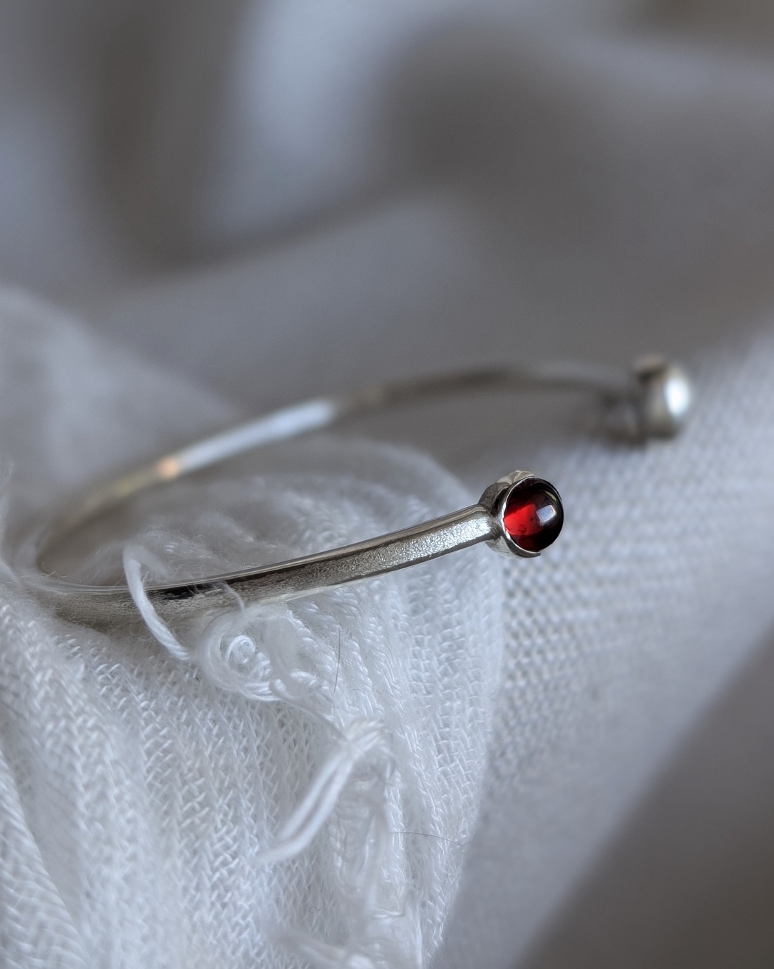 Brățară Reglabila din Argint cu Pietre Semiprețioase Winter Light - bijuterii - brățări - brățări din argint - Artynos.ro