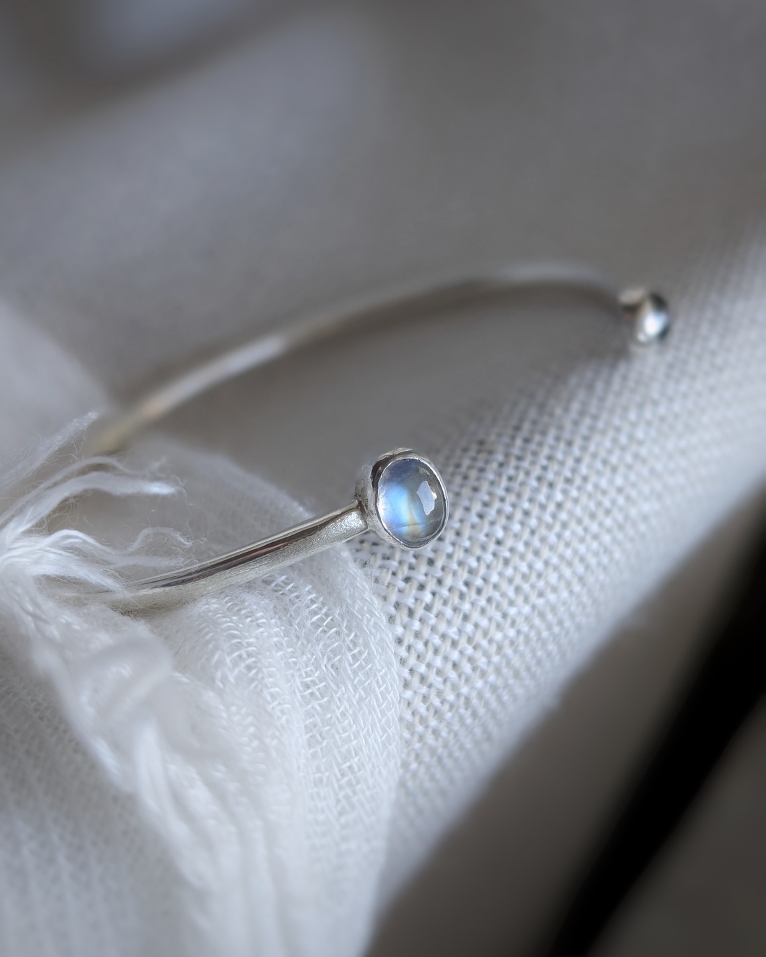 Brățară Reglabila din Argint cu Pietre Semiprețioase Winter Light - bijuterii - brățări - brățări din argint - Artynos.ro