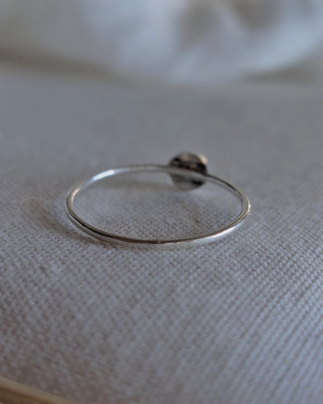 Inel Minimalist din Argint cu Piatra lunii alba Lunar Seed  - bijuterii - inele - inele cu pietre semiprețioase - Artynos.ro