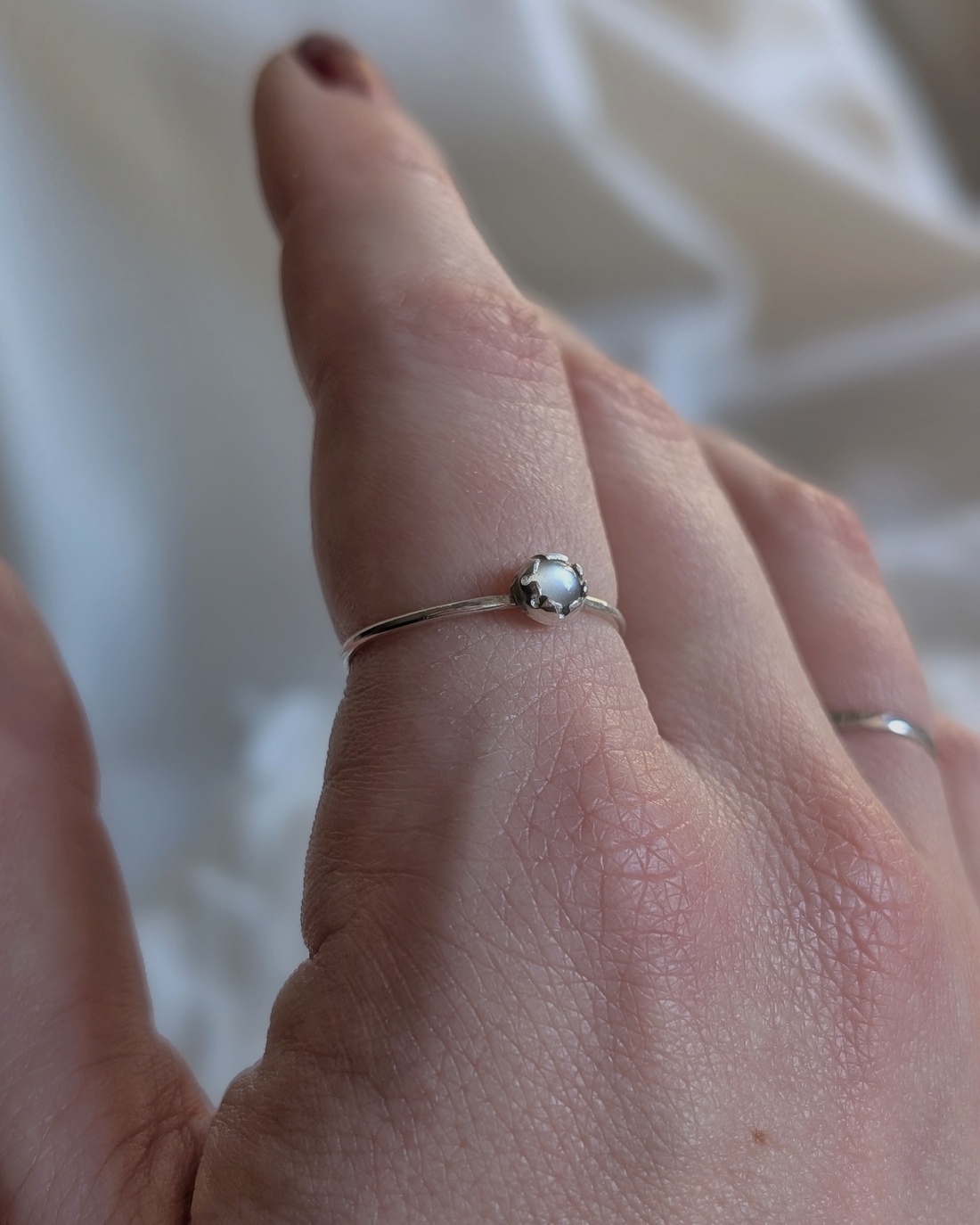 Inel Minimalist din Argint cu Piatra lunii alba Lunar Seed  - bijuterii - inele - inele cu pietre semiprețioase - Artynos.ro