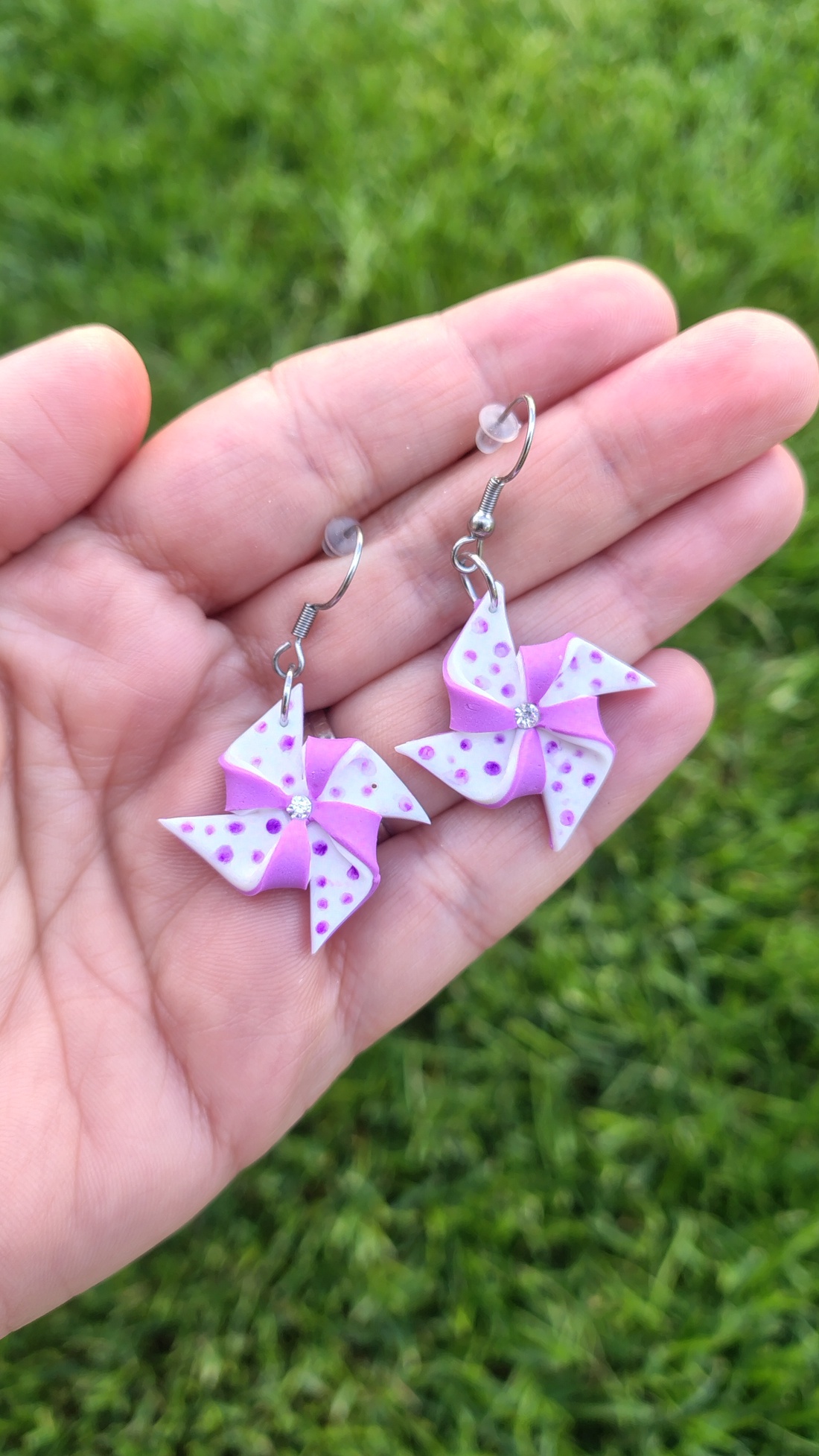 Cercei elice din lut polimeric -design modern handmade - bijuterii - cercei - cercei cu figurine - Artynos.ro