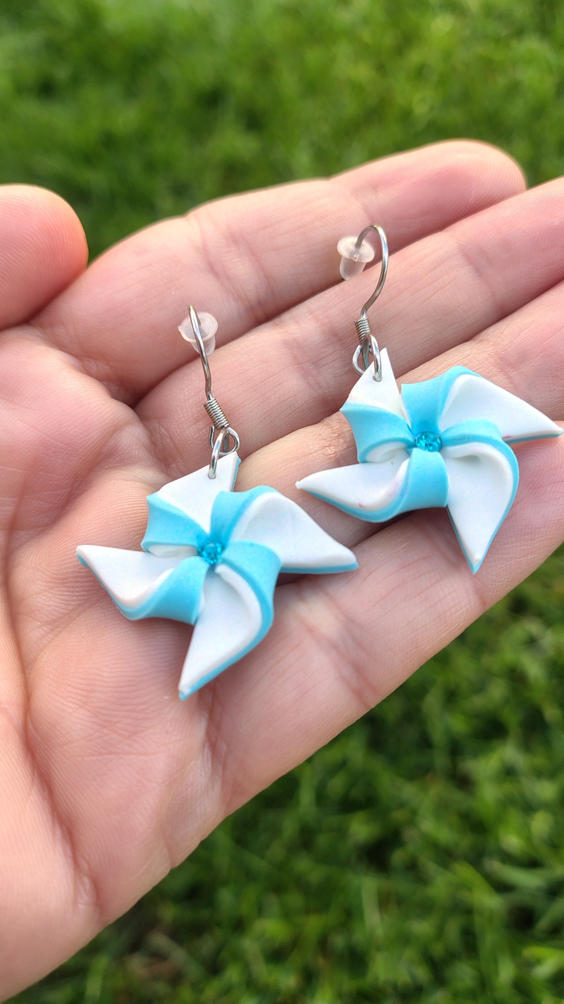 Cercei elice din lut polimeric -design modern handmade - bijuterii - cercei - cercei cu figurine - Artynos.ro