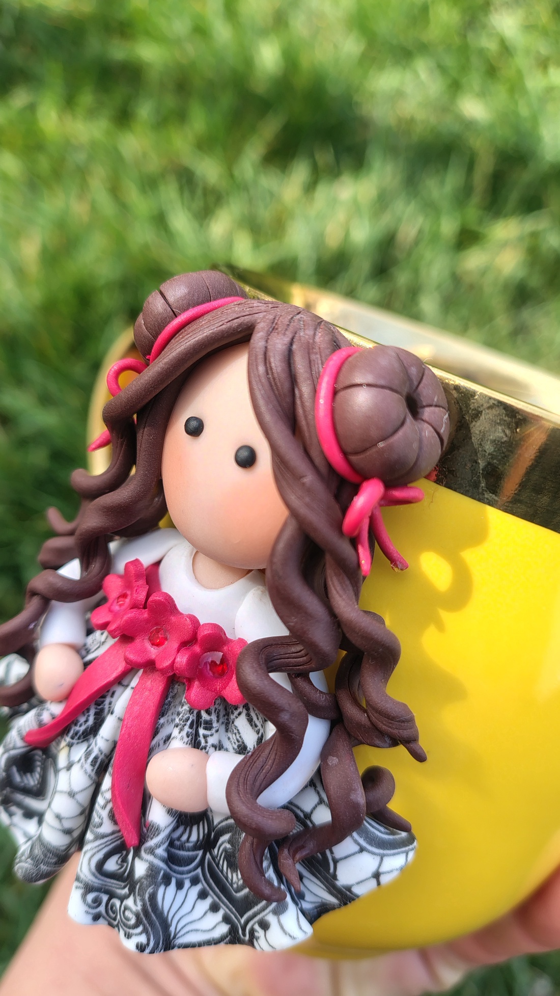 Cană fetiță cu două codițe � detaliu handmade din lut polimeric - casă & stil de viață - decorațiuni de casă - decorațiuni de pereți - capcană de vise - Artynos.ro