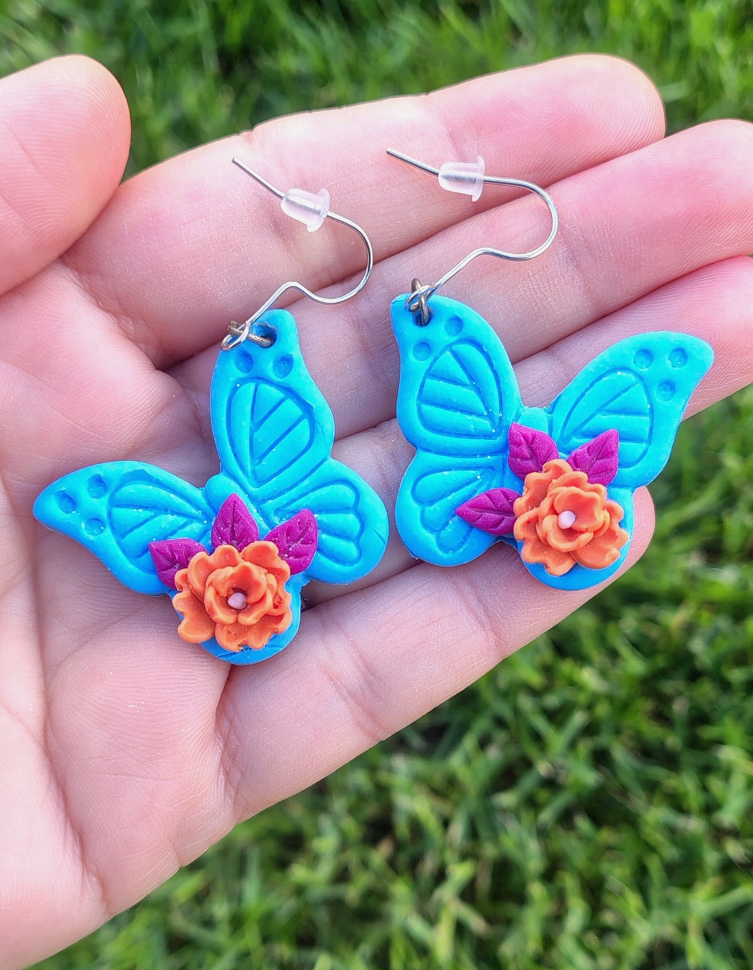 Cercei fluturi din lut polimeric  - bijuterii - cercei - cercei cu figurine - Artynos.ro