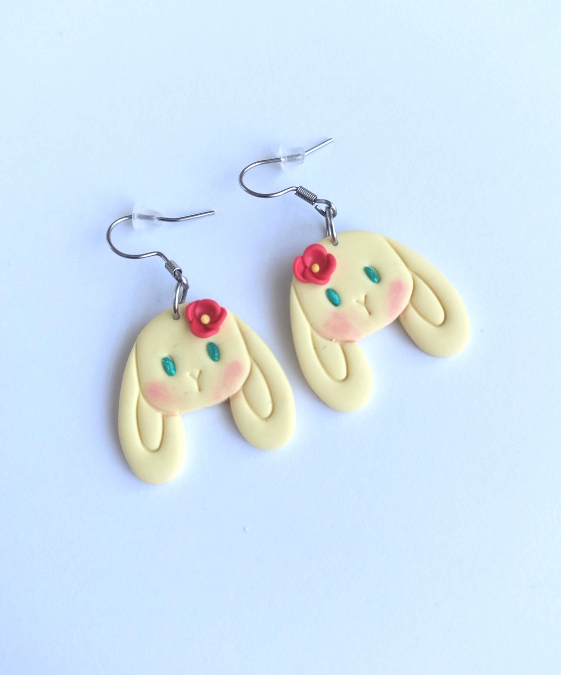 Cercei iepurași handmade colorați � stud din lut polimeric, design jucăuș - bijuterii - cercei - cercei cu figurine - Artynos.ro