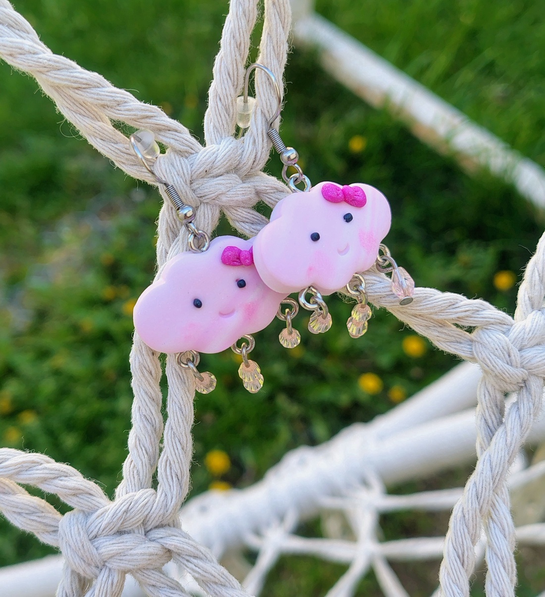 Cercei handmade norișori roz cu picături, din lut polimeric - bijuterii - cercei - cercei cu figurine - Artynos.ro