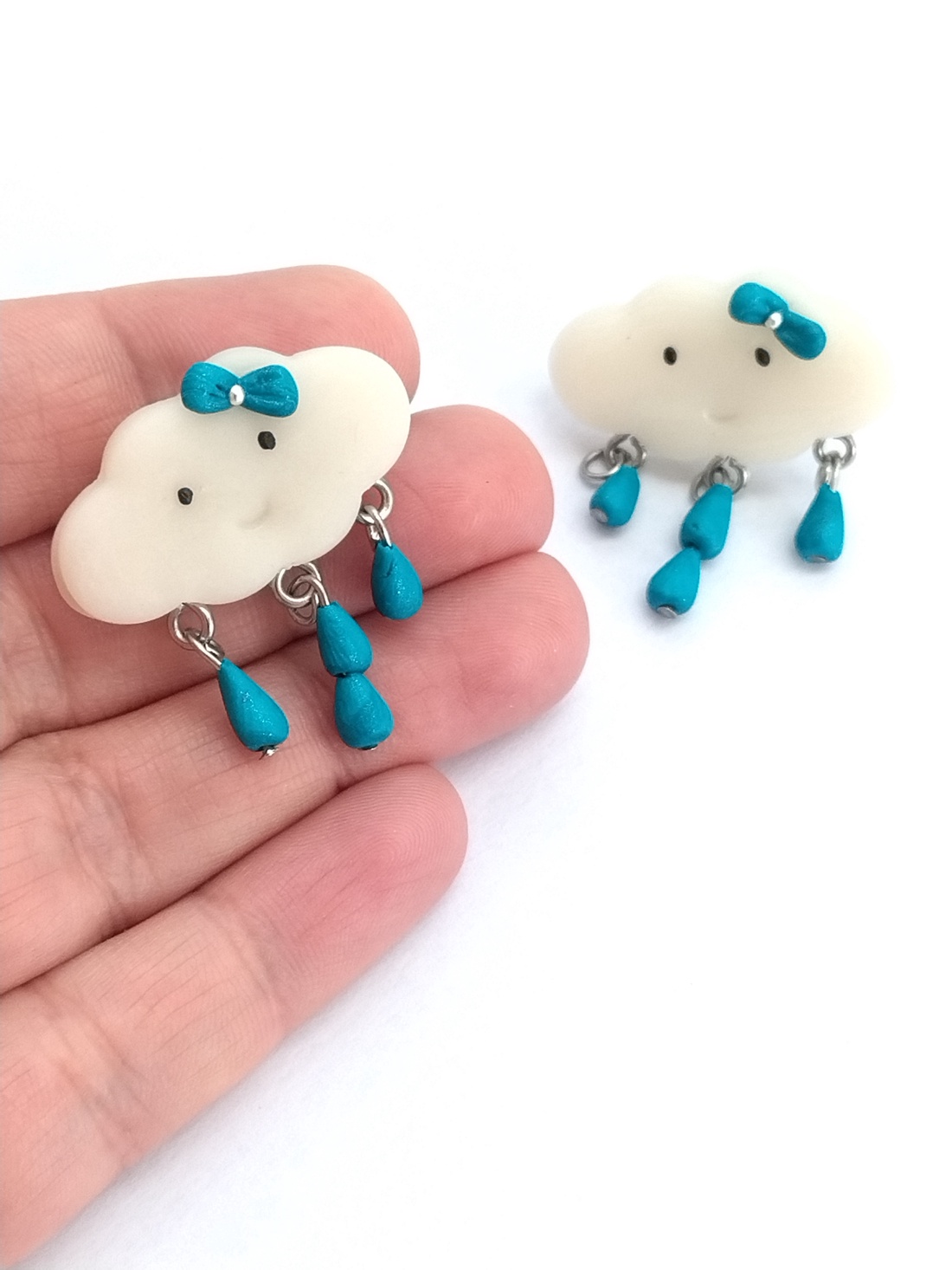 Cercei norișori verde petrol cu picături � handmade din lut polimeric, design delicat - bijuterii - cercei - cercei lungi - Artynos.ro