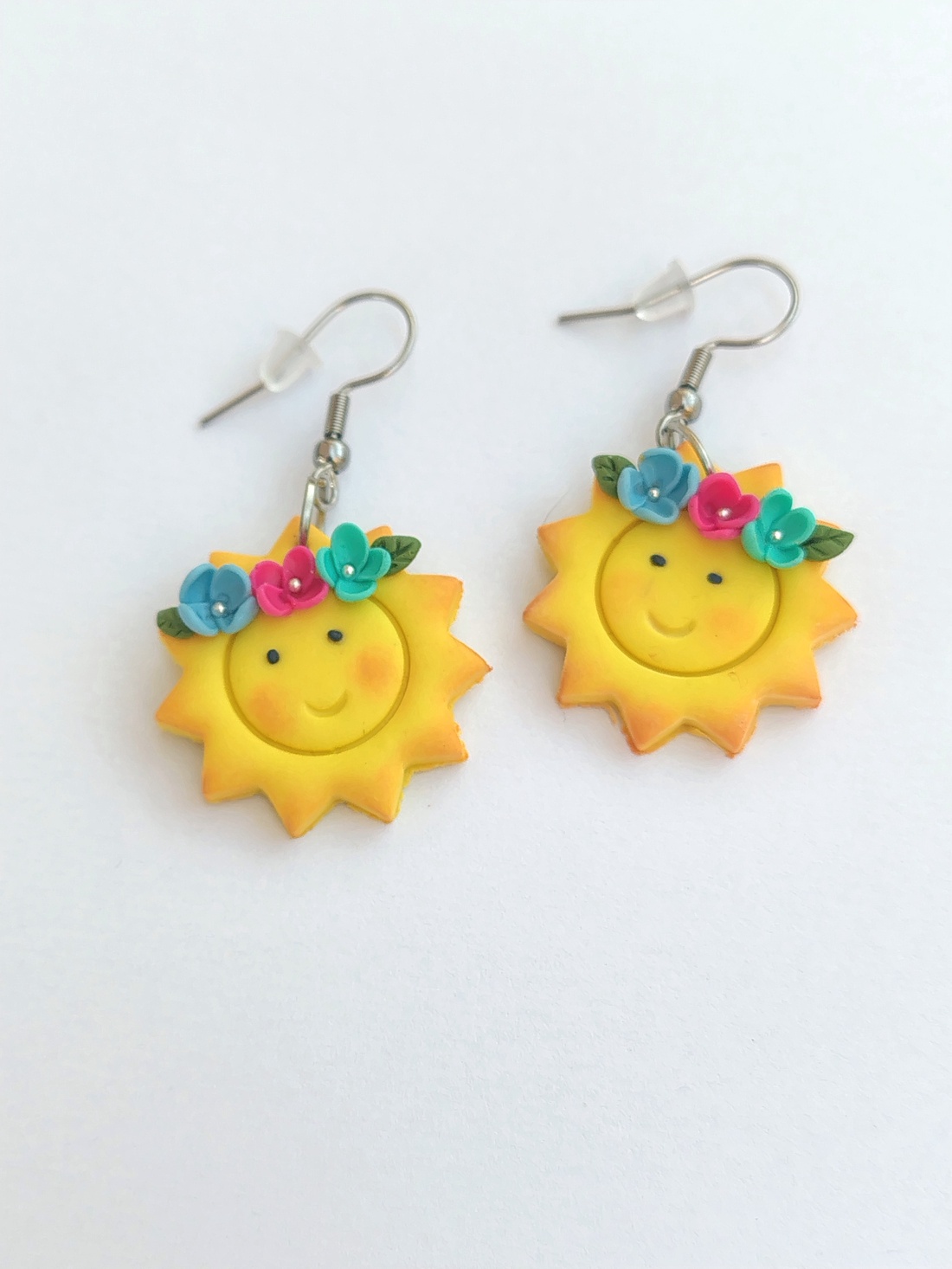 Cercei handmade Soare zâmbitor cu flori � design vesel de vară - bijuterii - cercei - cercei lungi - Artynos.ro