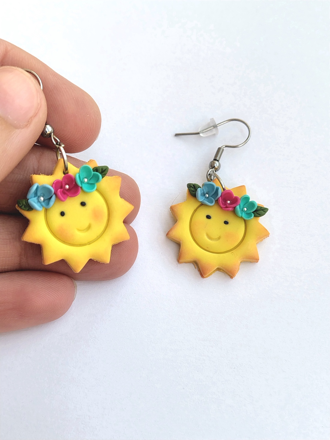 Cercei handmade Soare zâmbitor cu flori � design vesel de vară - bijuterii - cercei - cercei lungi - Artynos.ro