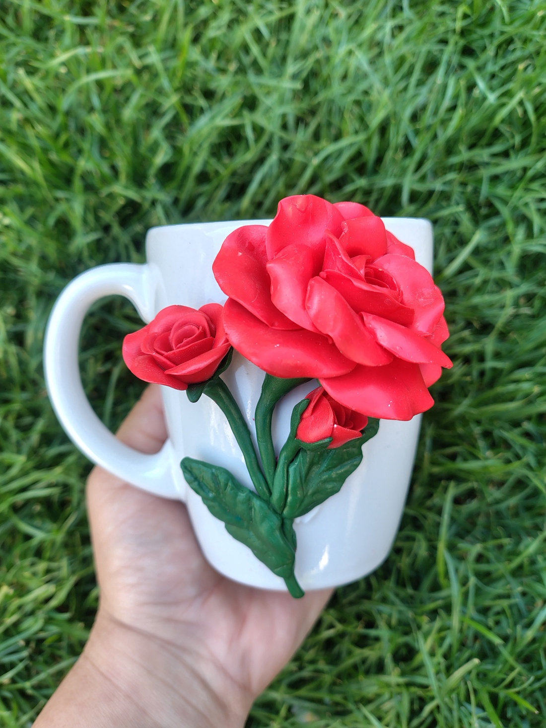 Căniță cu trandafir roșu realizată manual, decorată cu lut polimeric ,Cadou elegant handmade - casă & stil de viață - echipamente de bucătărie - accesorii de servire - căni - Artynos.ro