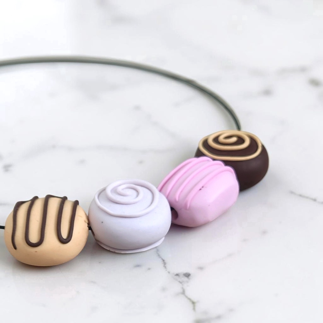 Colier handmade pentru iubitoarele de dulciuri  - bijuterii - coliere - coliere cu pandative - Artynos.ro