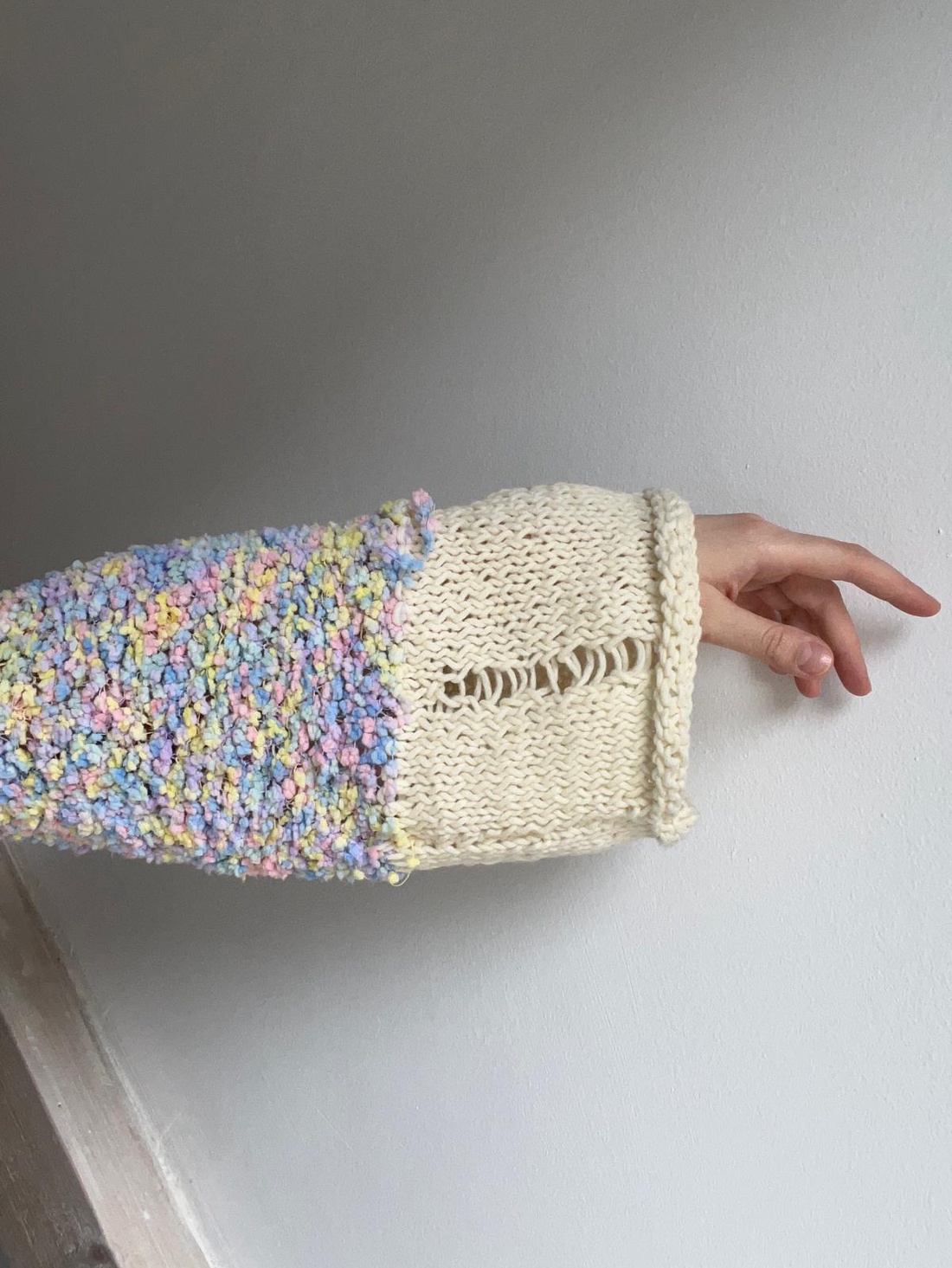 Pulover handmade unicat, lejer și delicat. - îmbrăcăminte și modă - haine damă - bluze damă - Artynos.ro