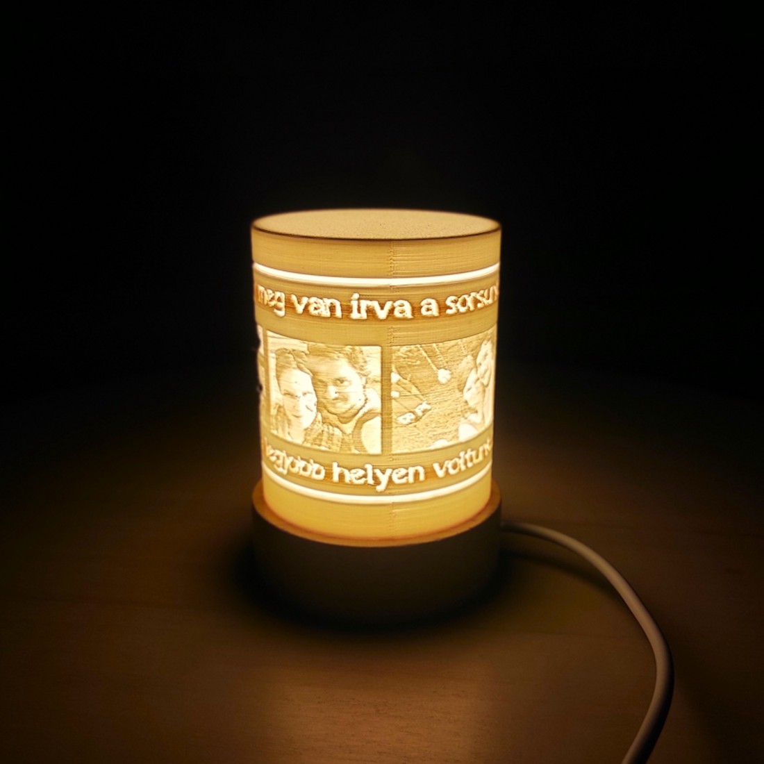 Table mood light cu propria fotografie, text - HENGER - - Artynos.ro Table mood light cu propria fotografie, text - HENGER - - Artynos.ro